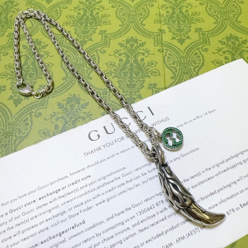 G*u*i necklaces